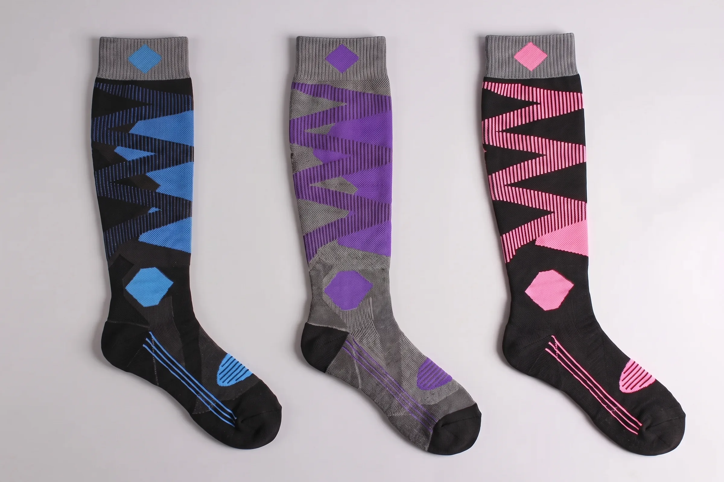 Trois chaussettes hautes à motif jacquard en trois coloris