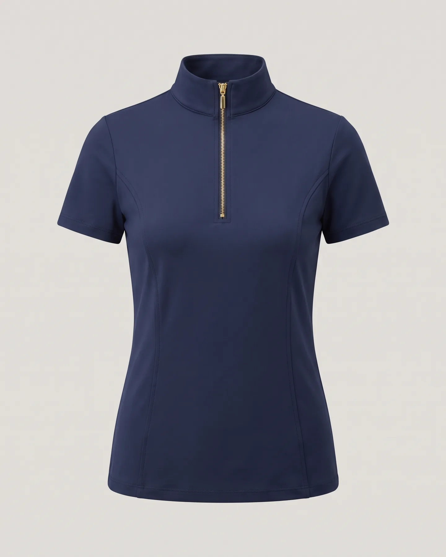Polo de concours marine à manches courtes, col montant de 5 cm et zip doré, sur fond clair