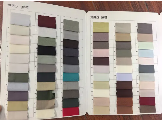 Nuancier de tissu double face : échantillons de couleurs sur carte